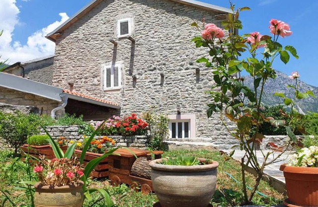 Guest House Maza