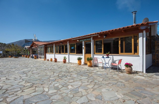 Casa de huéspedes "Skapani's House" con vistas a la montaña, terraza compartida y Wi-Fi