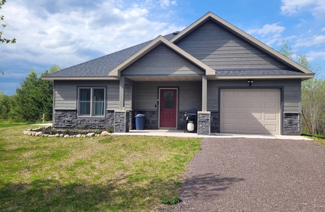 Guest house w heated garage/fiber internet near MTU