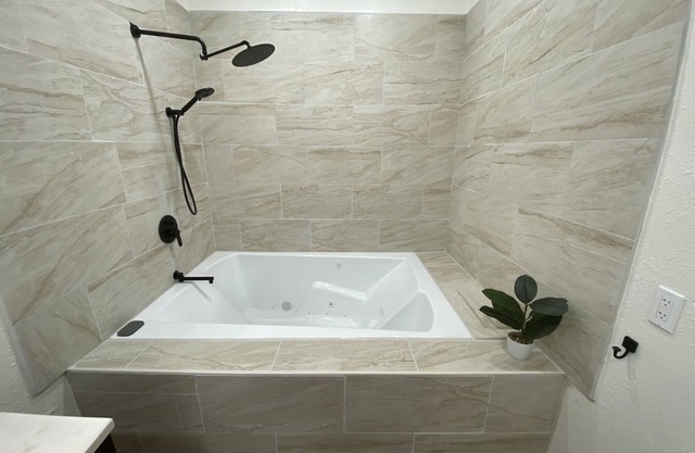 Guest house with big Jacuzzi