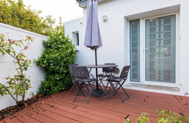Habitaciones de huéspedes 'La Trinité-sur-mer' con terraza privada, jardín común y Wi-Fi
