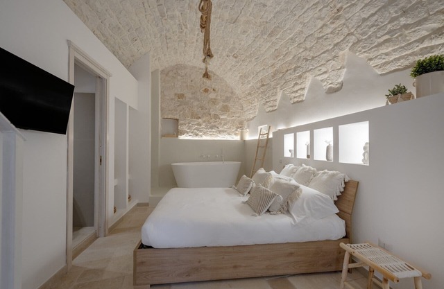 GuestHost - Aline's Home - Iris Room