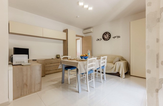 GuestHost - Bright Apartment X4 with Terrace!