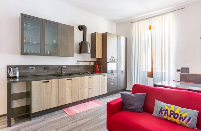 GuestHost - Lights, Camera, Action! - Florence Apt