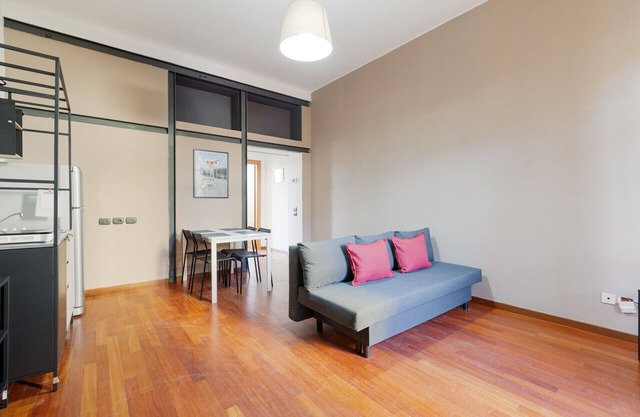 GuestHost - MM3 Lodi Bright Apartment