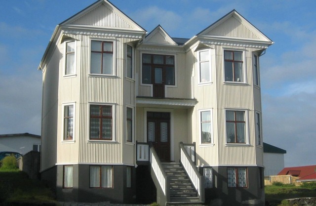 Guesthouse Hóll