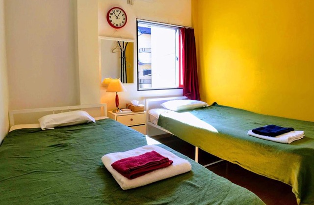 Guesthouse LuLuLu 無料朝食&夕食ｶﾚｰ 街まで電車8分 ﾛｰｿﾝ隣