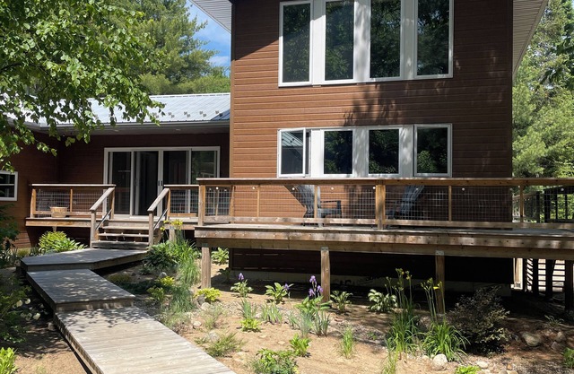 Guesthouse near Bancroft on private lake & close to Algonquin