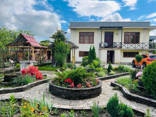 Guesthouse Village Home