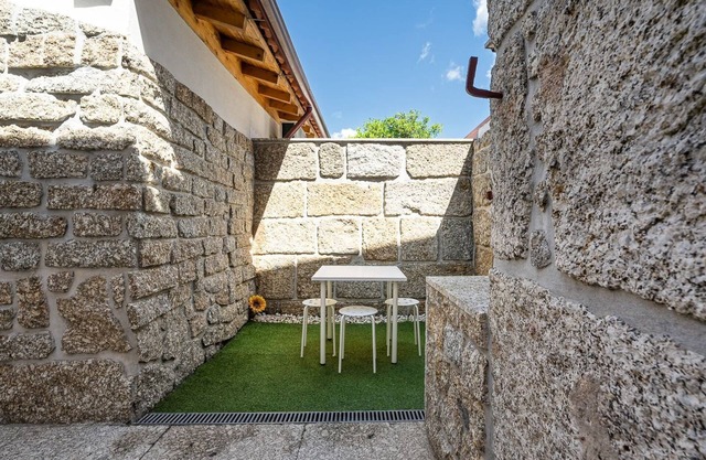 GuestReady - Moderno loft de piedra - Guimarães