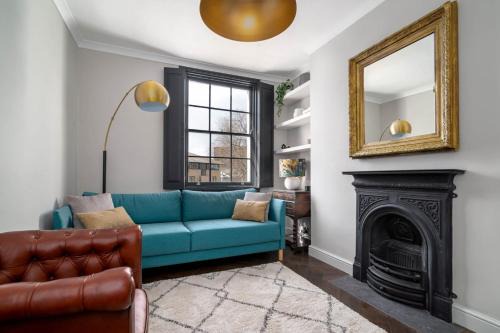 GuestReady - Top Floor Chic Camden Flat
