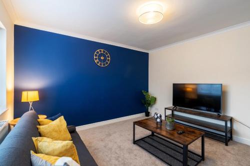Guests rated Exceptional 3 bed house, homely comforts , close to amenities and centre