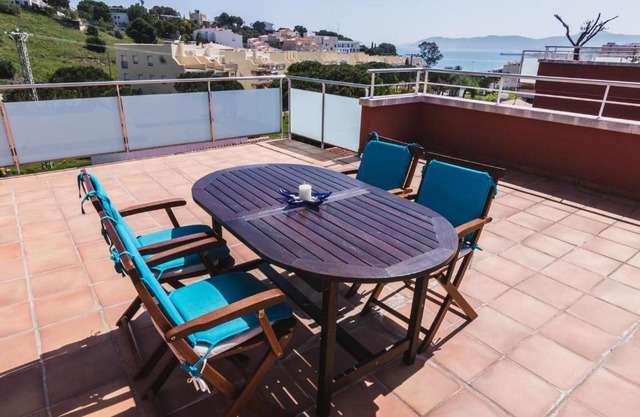 GUILLEM DE BERGUEDÀ - Àtico en la zona de grifeu con gran terraza y vistas al mar. - ES-228-61