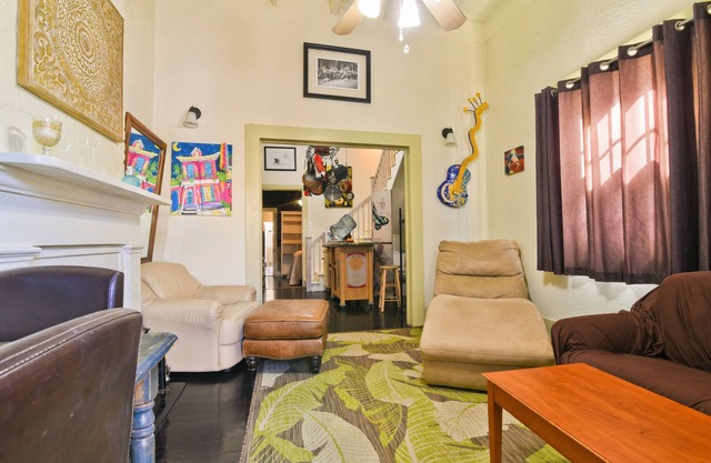 GUITARRA DE NUEVA ORLEANS - SEGURO, COMPLETO, REY, 2 REINAS, Y CAMA DE DÍA 30 días min