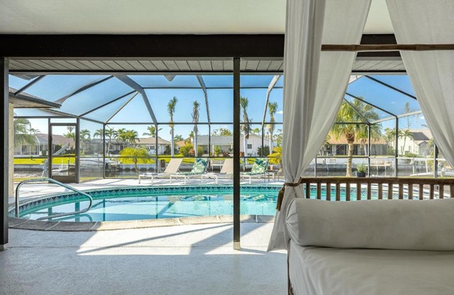 Gulf Access, Sleeps 14 - Calusa Paradise