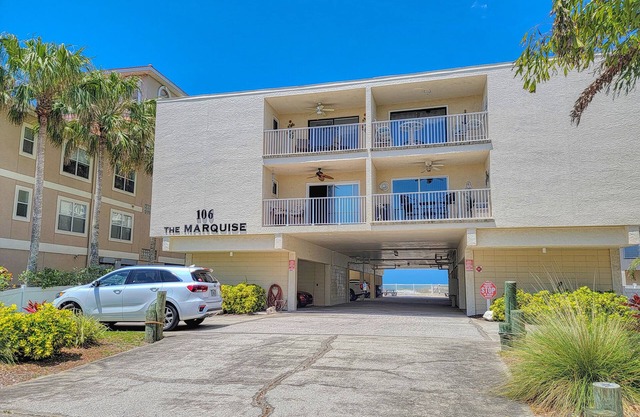 Golfo y vistas Intracoastal! ¡CAMINA A 4 O 5 RESTAURANTES Y MÁS!