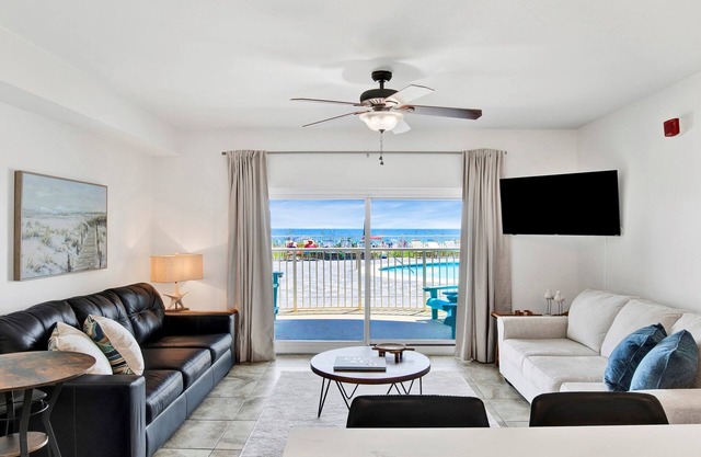 Gulf Front-Ground Floor-Awesome Gulf & Pool Views