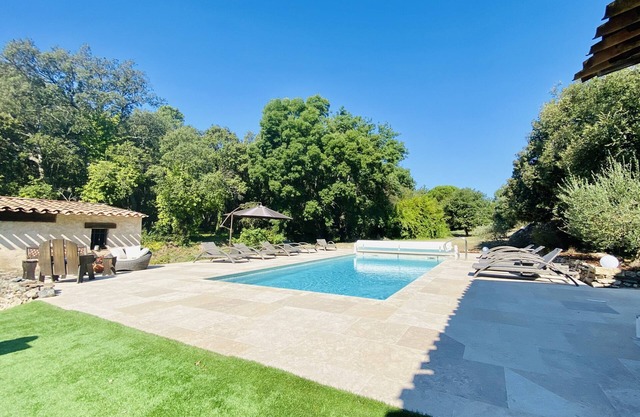Golfo de Saint Tropez: casa rural de 2 dormitorios independiente con piscina