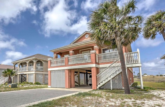 Gulf Shores Family Home with Deck, Walk to Beach!