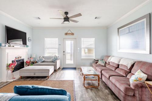 Gulf View 3BR 2BA Steps to Beach 2 King Beds