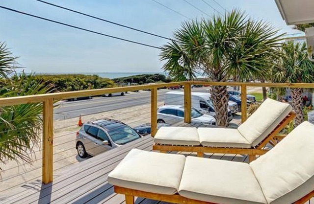 Gulf View Townhome! Quiet end of PCB, across from Gulf!