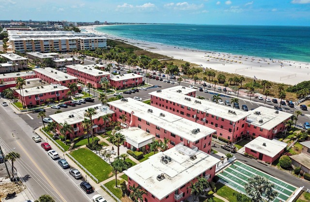 🌴 Gulf Winds #406 — Bright Beachside Escape with Balcony Views