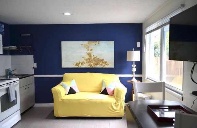 Gulfport Hideaway Studio Apartment w/patio