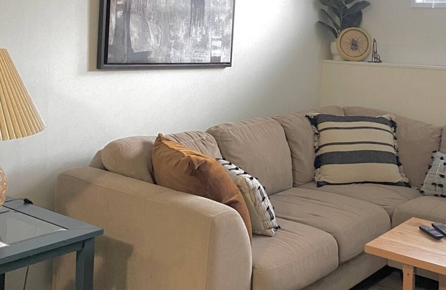 Gull BnB - Lower Suite w/ Fireplace