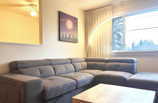 Gull BnB - Upper Suite w/ Patio