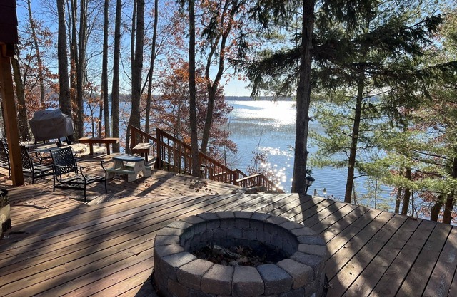 GULL LAKE - 5 Bedroom Cabin!!