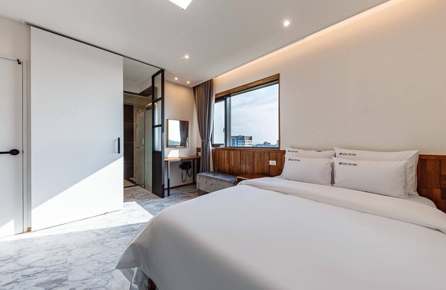 Gunsan Laonhaje Hotel