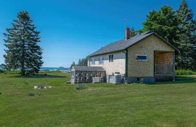 Guptill Cottage oceanfront with views of Acadia National Park