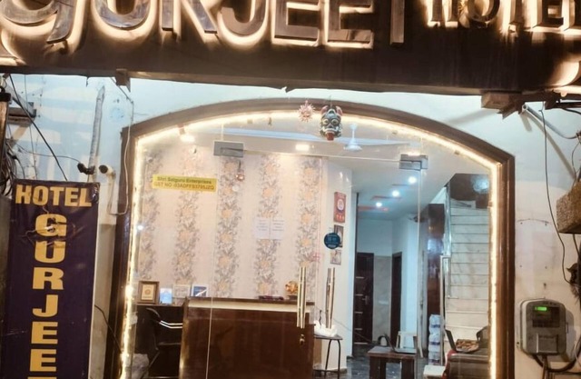 Gurjeet Hotel By Naavagat