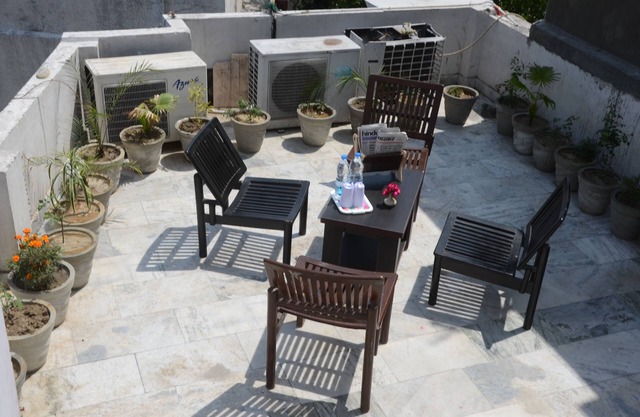 Gurjeet hotel by naavagat