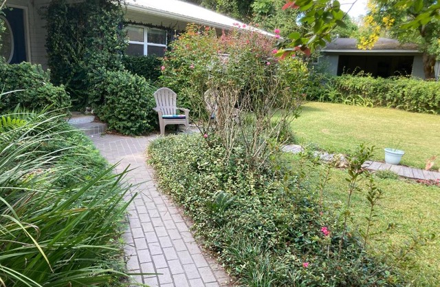 Gville 4 bedroom pool home with private oasis yard