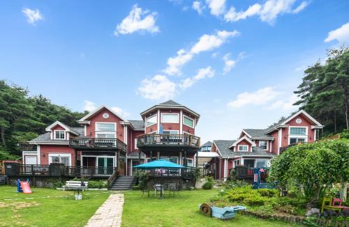 Gyeongju Magic Castle Pension Pets Friendly