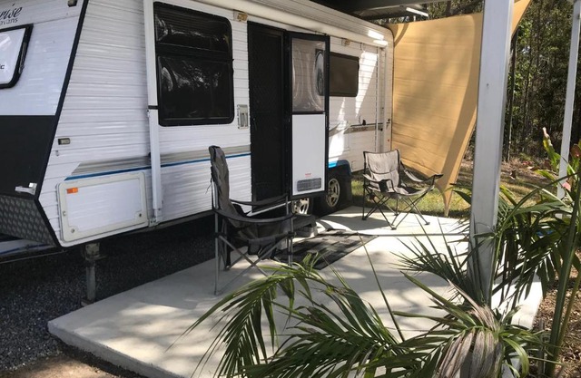Gympie Luxury Caravan with ensuite bathroom