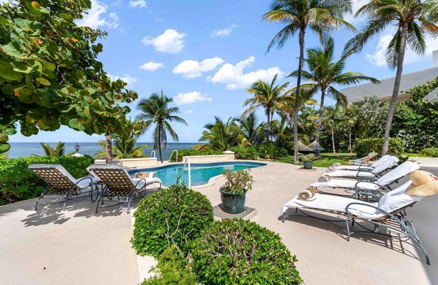 Gypsy: elegante villa de lujo en Rum Point Shores con una hermosa piscina y vistas impresionantes