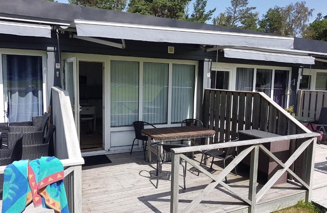 Hällestrand Semesterby, Radhus 28