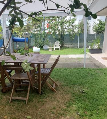 Hébergement en rez-de jardin clos proche de l'aéroport et des commodités