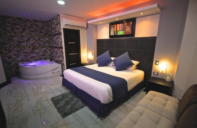 HOTEL GOLDEN VISTA