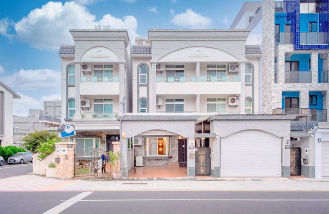 H& Knock Knock style inn