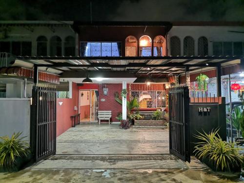 H&T Vintage Decor Homestay