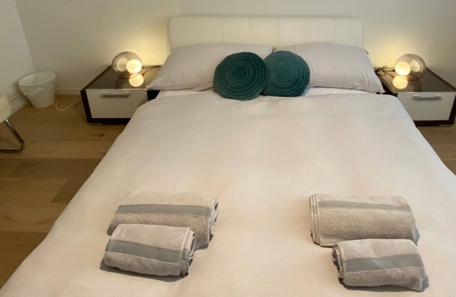 H3: Central, modern & cozy