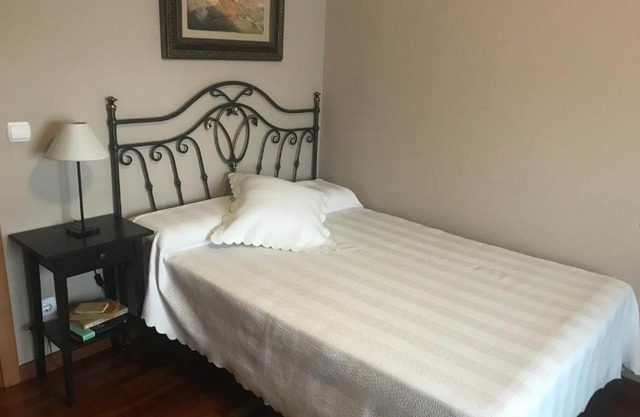 Habitación doble independiente con baño compartido