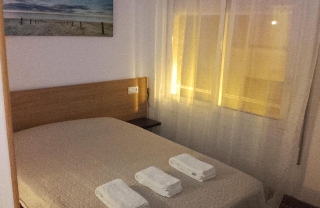 HABITACIÓN ECONÓMICA CON BAÑO PRIVADO EN PLENO CENTRO DE FIGUERES