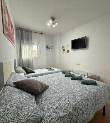 HABITACIÓN triple con baño compartido LOVELY SEVILLA