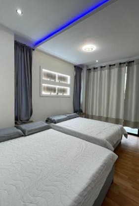 Habitacion con piscina-jacuzzi-lavadora disponible