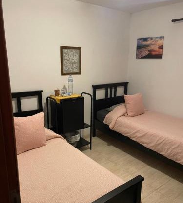 Habitacion doble con baño entrada privada para huéspedes