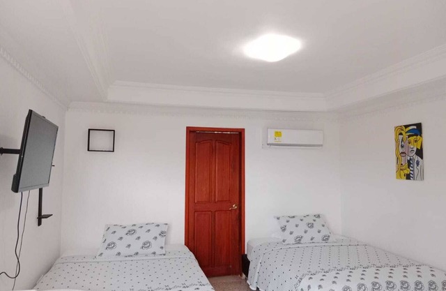 Habitacion Extragrande Cerca al Parque Venezuela